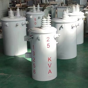 変圧器工場供給 333 kva 13200/7600v ～ 120/240v 単相柱上変圧器7